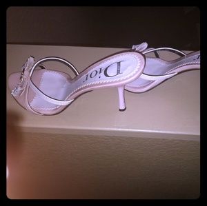 Christian Dior open  to slide